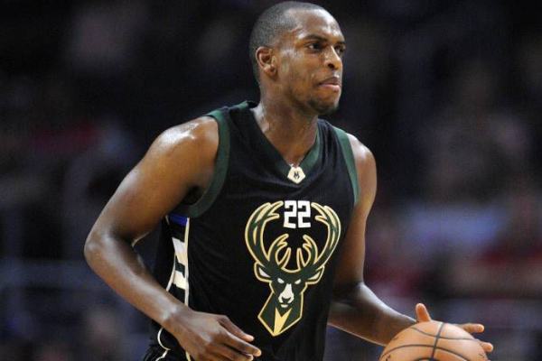 更是对球场 更是对球场