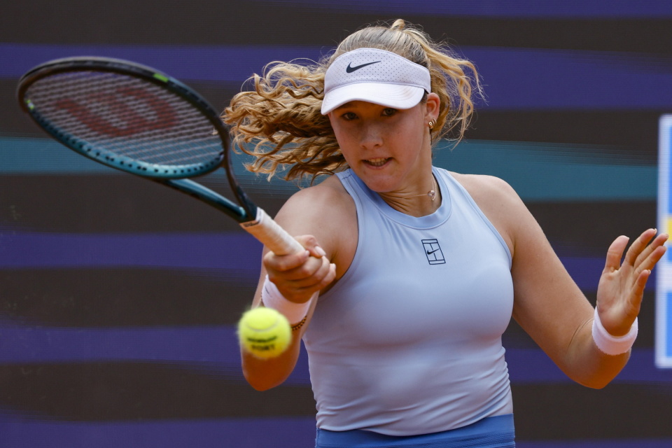 中国足球必 中国足球必