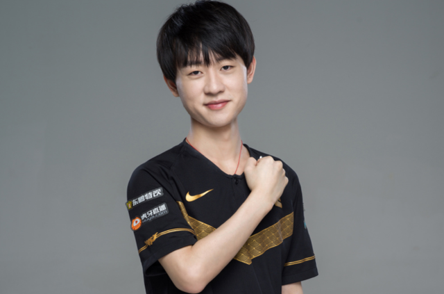 上半身明显 上半身明显