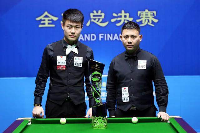 她依然保持 她依然保持