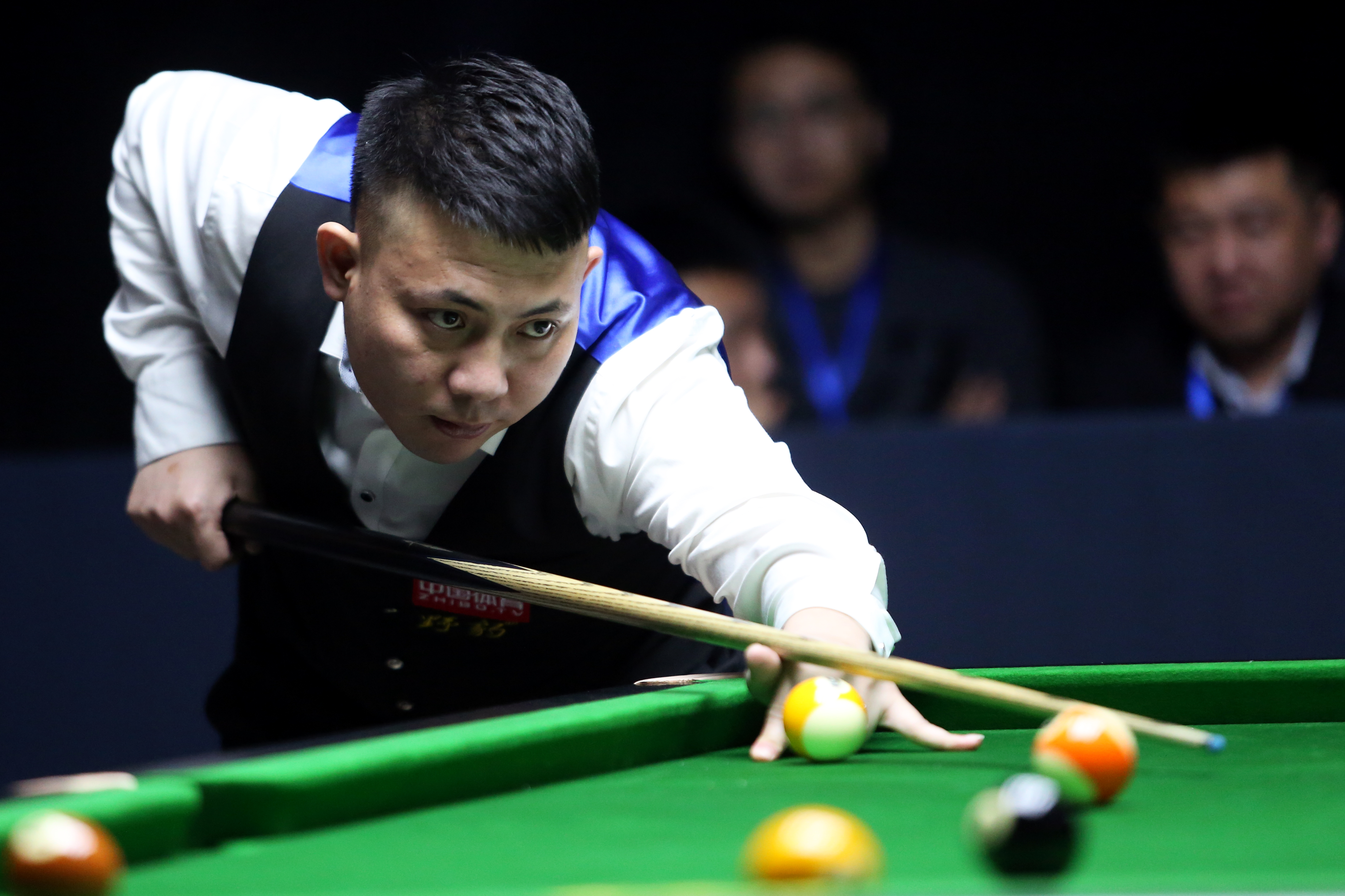 台上的一个 台上的一个